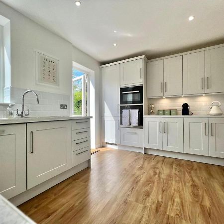Family Home In Hampshire - Sleeps Up To 9 People With 3 Parking Spaces Winchester Ngoại thất bức ảnh