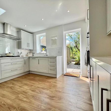 Family Home In Hampshire - Sleeps Up To 9 People With 3 Parking Spaces Winchester Ngoại thất bức ảnh