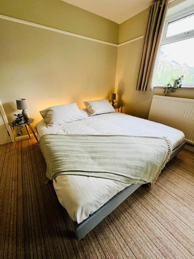 Family Home In Hampshire - Sleeps Up To 9 People With 3 Parking Spaces Winchester Ngoại thất bức ảnh