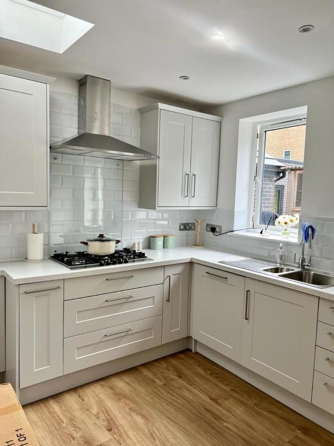 Family Home In Hampshire - Sleeps Up To 9 People With 3 Parking Spaces Winchester Ngoại thất bức ảnh