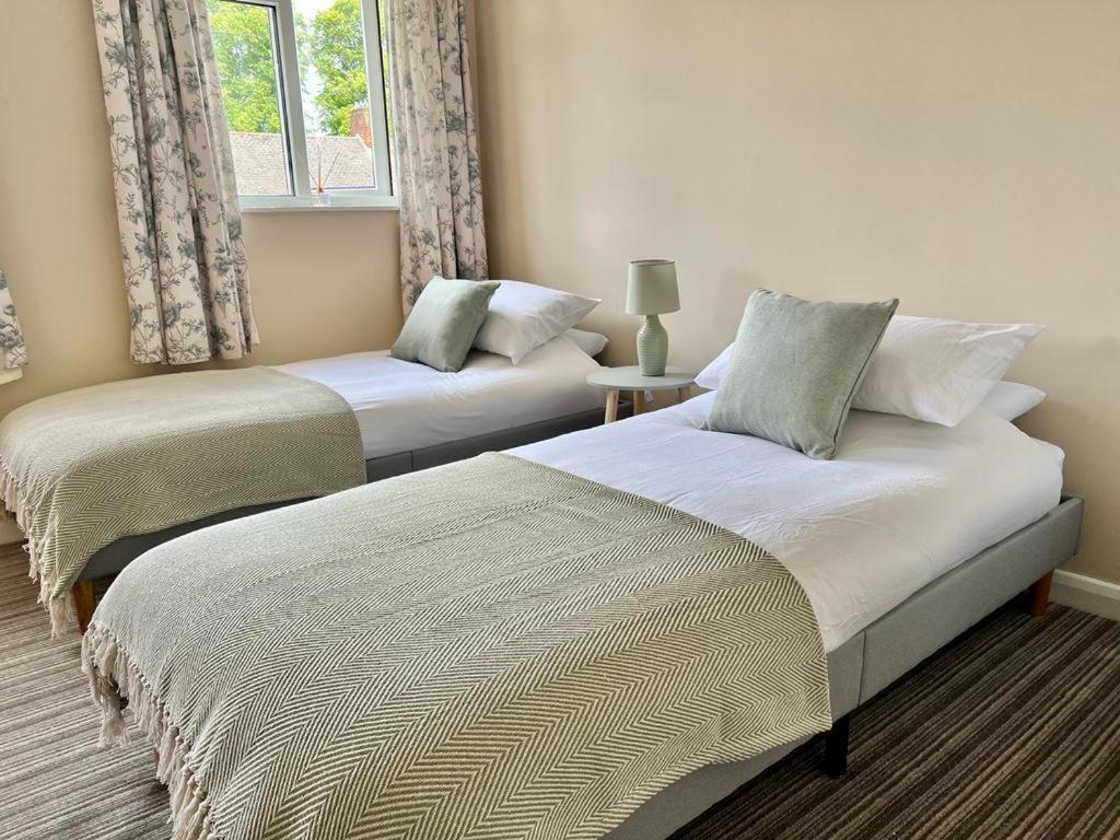 Family Home In Hampshire - Sleeps Up To 9 People With 3 Parking Spaces Winchester Ngoại thất bức ảnh