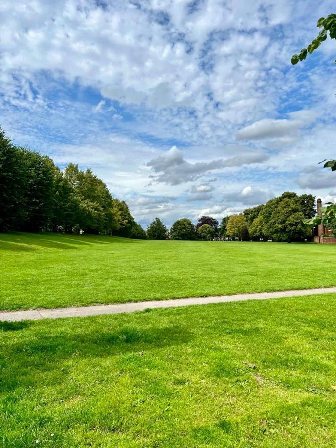 Family Home In Hampshire - Sleeps Up To 9 People With 3 Parking Spaces Winchester Ngoại thất bức ảnh