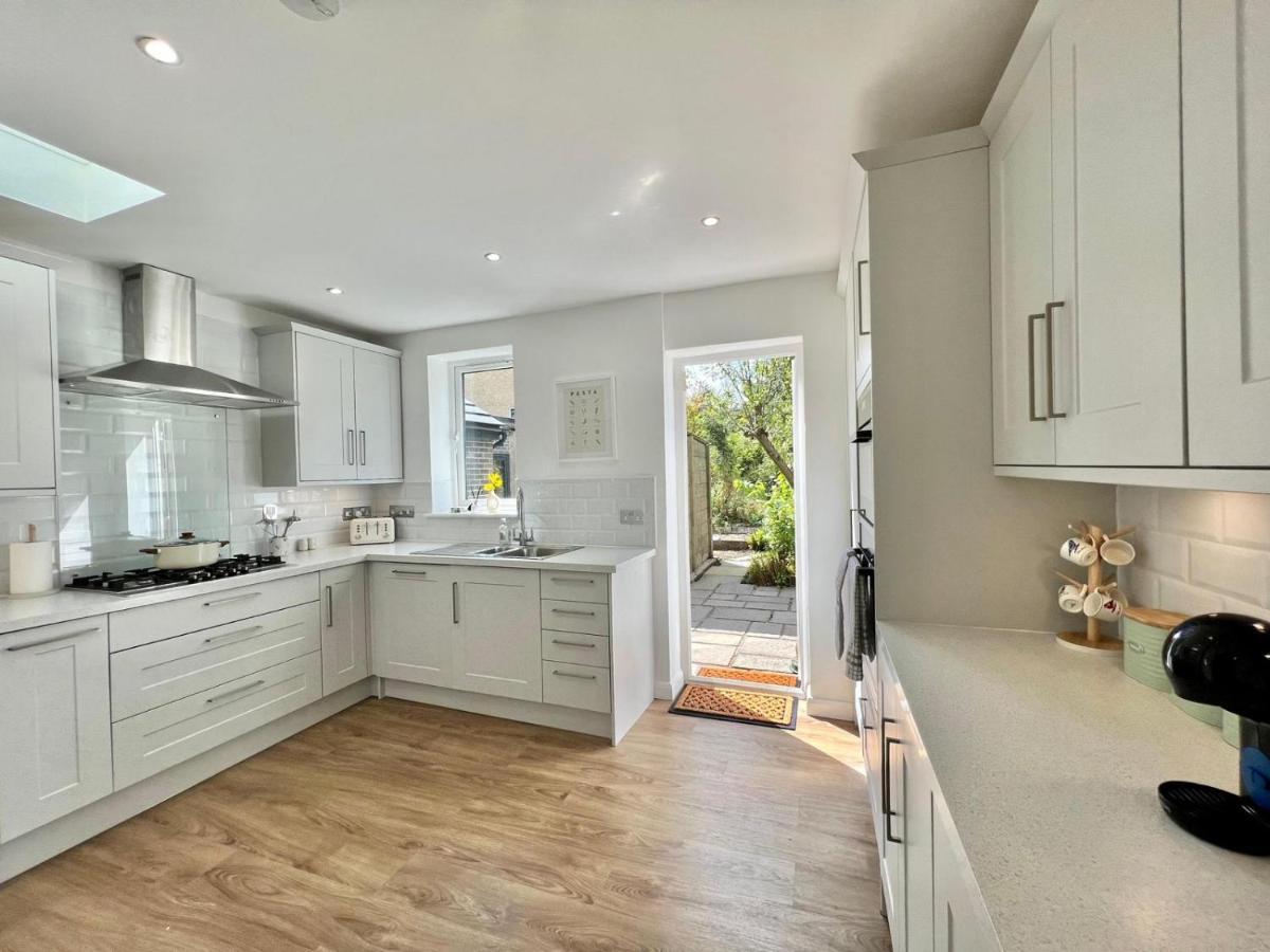 Family Home In Hampshire - Sleeps Up To 9 People With 3 Parking Spaces Winchester Ngoại thất bức ảnh