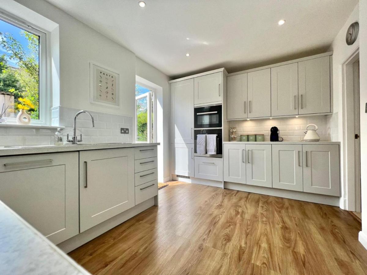 Family Home In Hampshire - Sleeps Up To 9 People With 3 Parking Spaces Winchester Ngoại thất bức ảnh