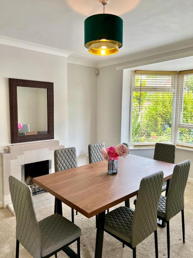 Family Home In Hampshire - Sleeps Up To 9 People With 3 Parking Spaces Winchester Ngoại thất bức ảnh