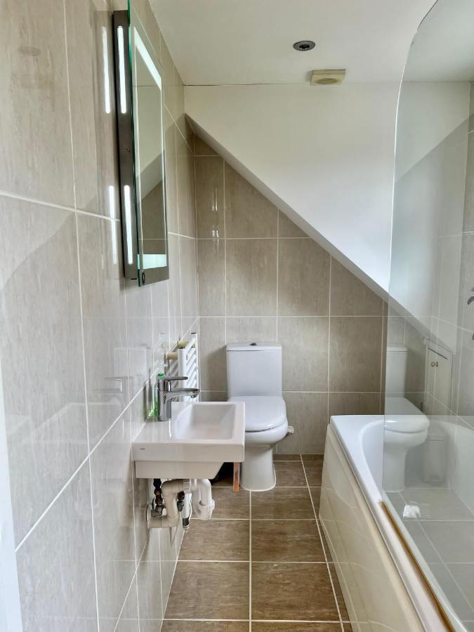 Family Home In Hampshire - Sleeps Up To 9 People With 3 Parking Spaces Winchester Ngoại thất bức ảnh