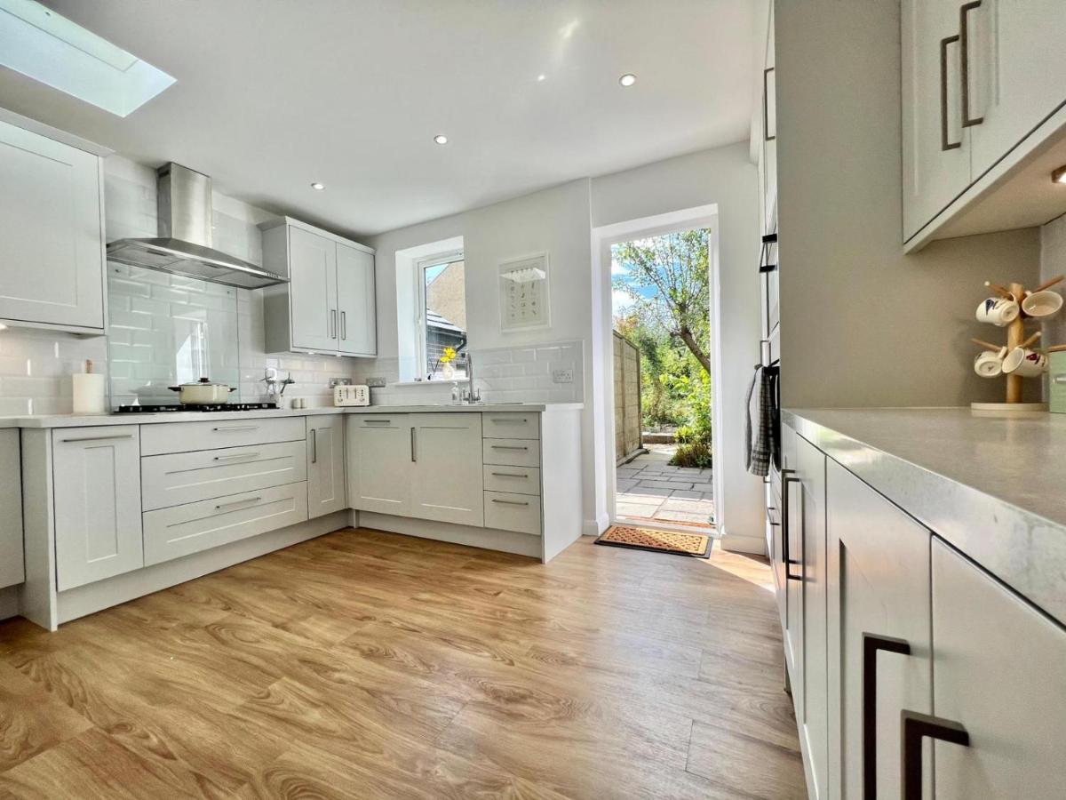 Family Home In Hampshire - Sleeps Up To 9 People With 3 Parking Spaces Winchester Ngoại thất bức ảnh