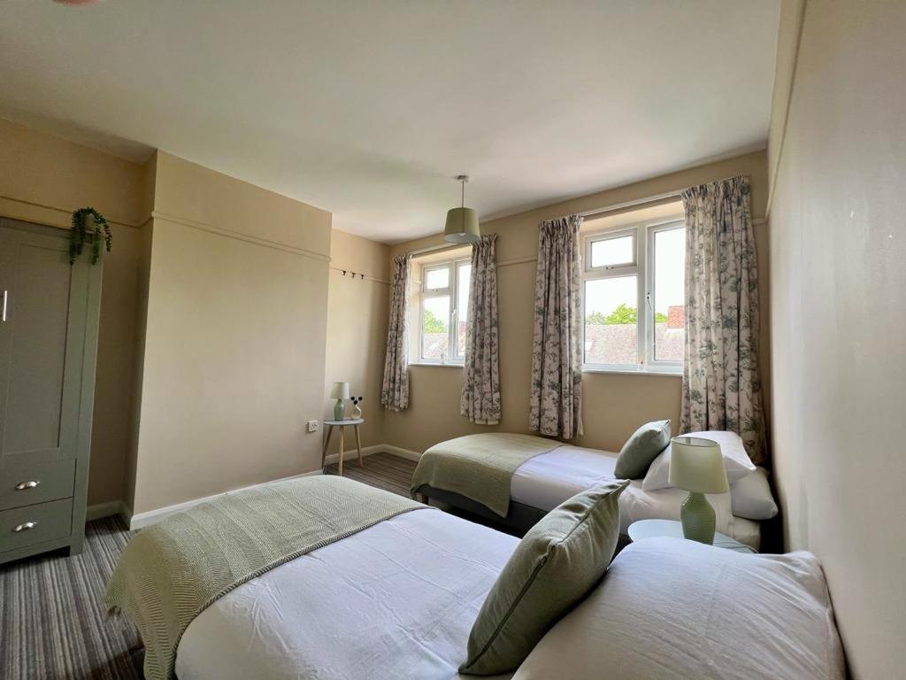 Family Home In Hampshire - Sleeps Up To 9 People With 3 Parking Spaces Winchester Ngoại thất bức ảnh